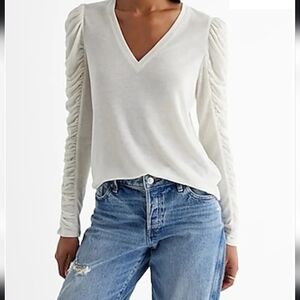 Express Women's Ivory Ruched-Sleeve V-Neck Long Sleeve Top